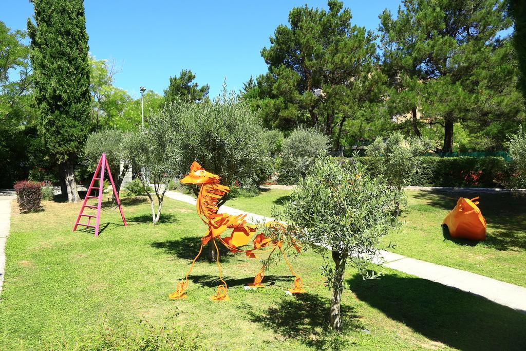 Kyriad Aix-En-Provence Mas Des Oliviers Dış mekan fotoğraf